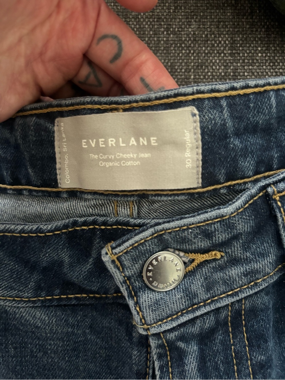 Everlane Curvy High-Rise Jeans in dark blue wash